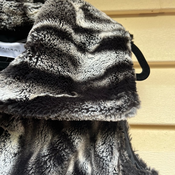 Tahari black/gray/white zebra pattern faux fur vest, waist tie, snap closure, M - Picture 9 of 11